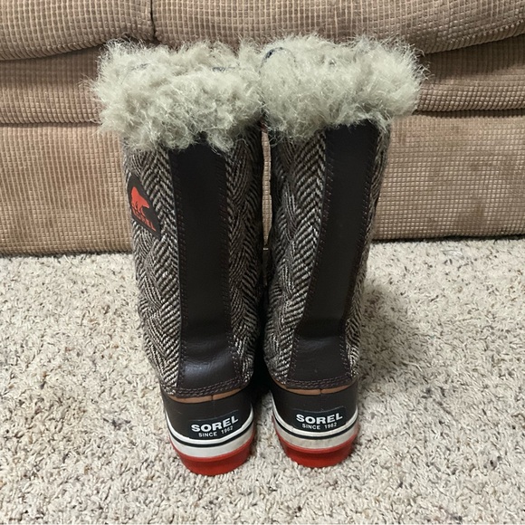 Sorel Black and Red Herringbone Boots - Picture 14 of 16